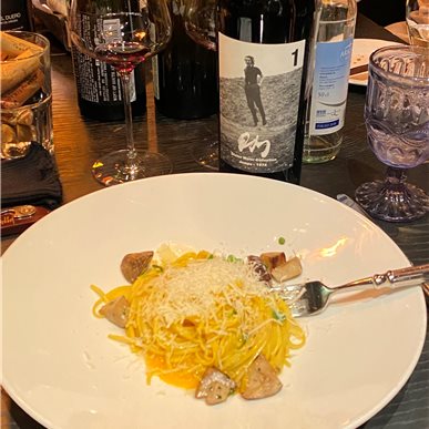 It's Wine O'Clock - Sumo Weine